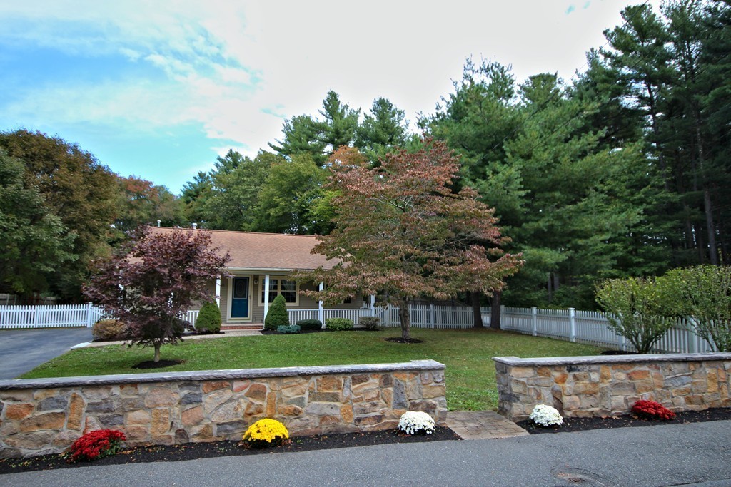40 Reeds Lane Holbrook, MA 02343 - Photo 3 of 20 Gallery Image 3