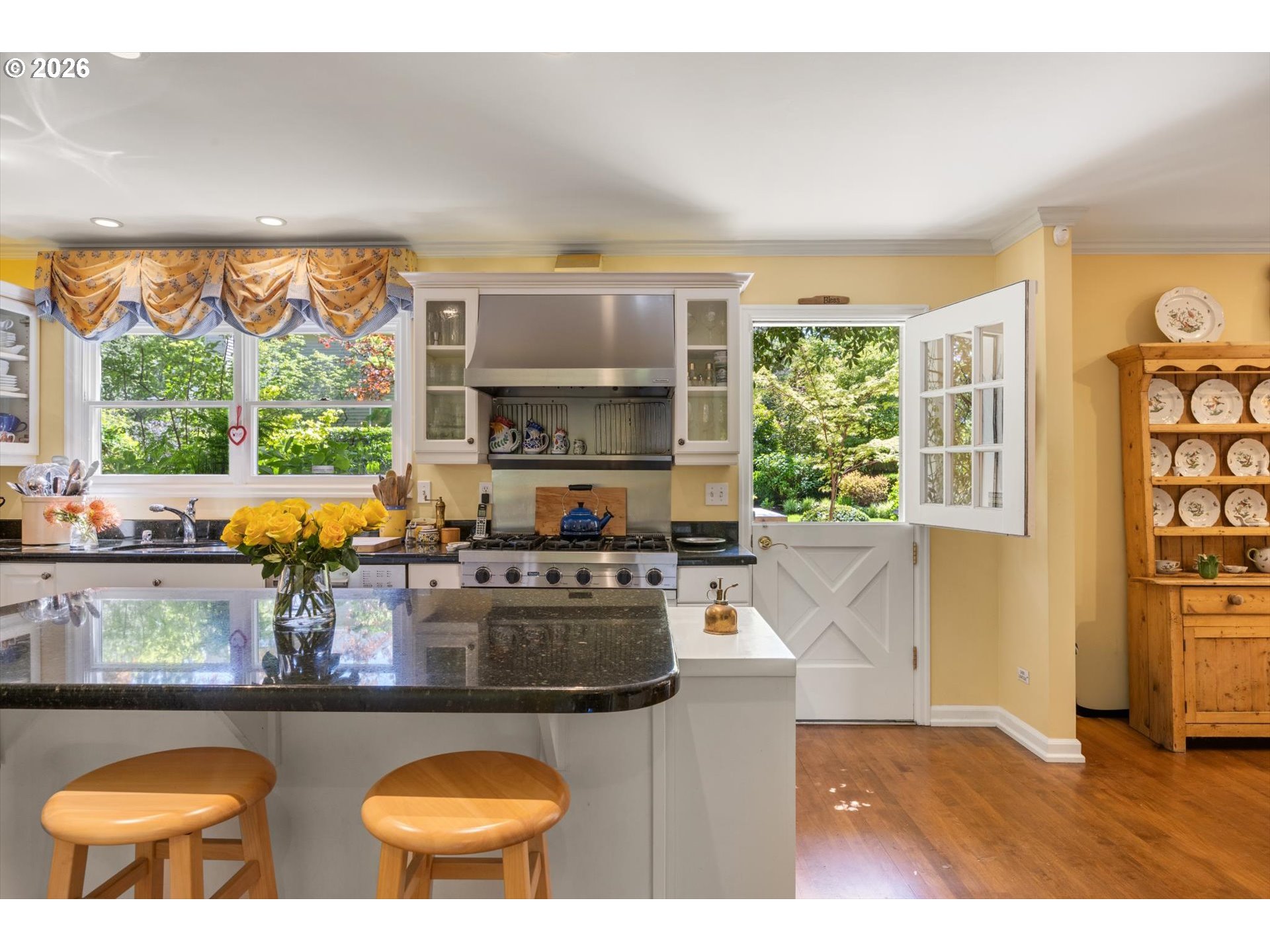6316 Southwest Canby Street Portland, OR 97219 - Photo 4 of 43