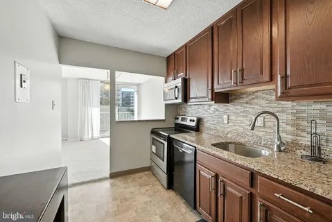 $174,900 | 2059 Huntington Avenue, Unit 503, Alexandria, VA 22303