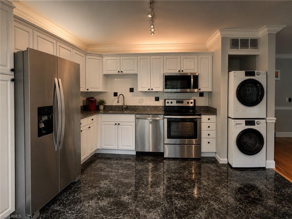 112 Bobolink Way, Unit B Naples, FL 34105 - Photo 5 of 18