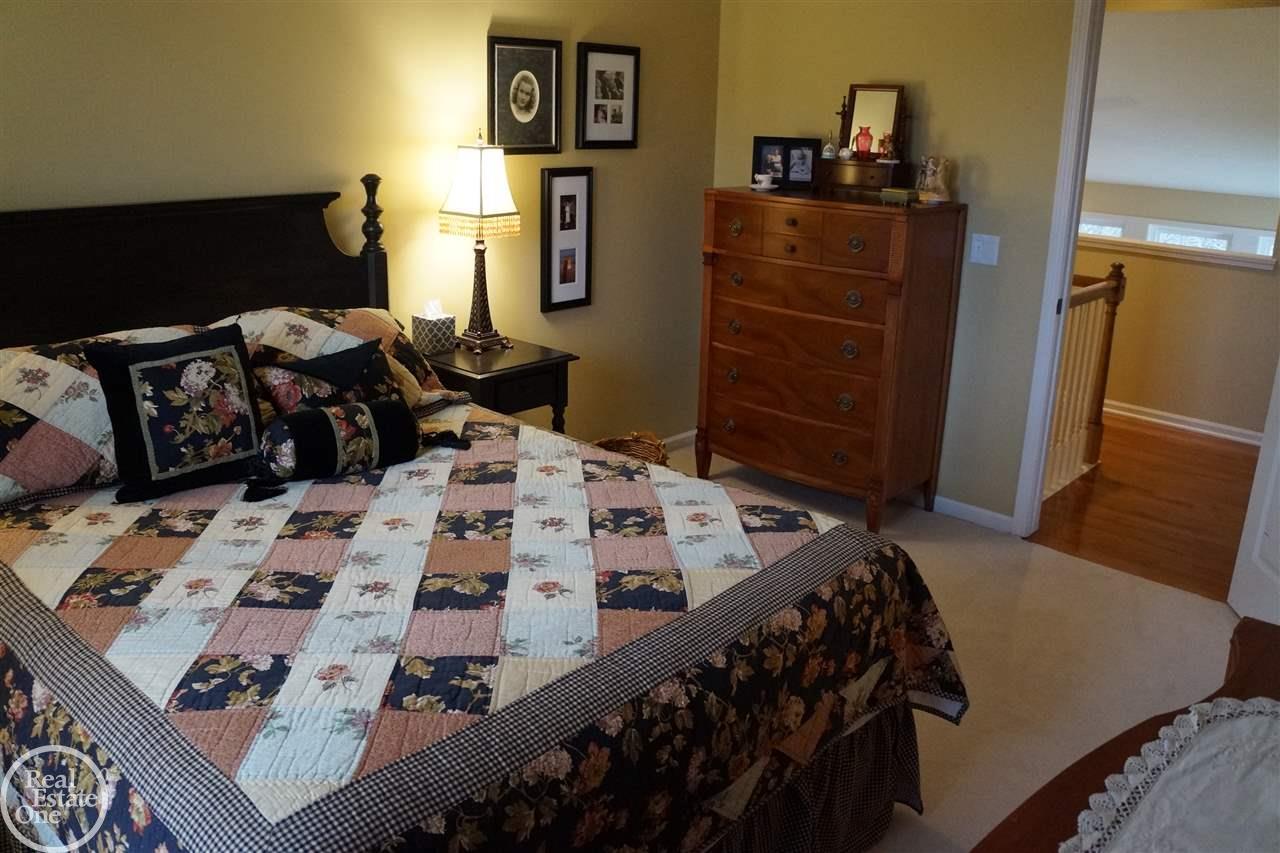 1977 Watson Circle Rochester, MI 48306 - Photo 27 of 60 31273816-26.JPG