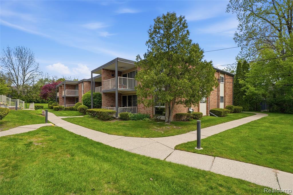 4041 West Maple Road, Unit E203 Bloomfield Hills, MI 48301 - Photo 4 of 25 Gallery Image 4