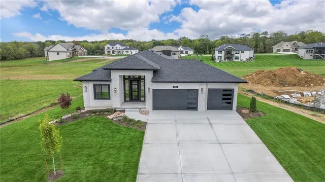 $1,095,000 | 565 South Shore Drive, Lake Winnebago, MO 64034