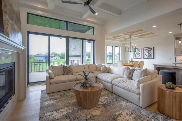 $1,095,000 | 565 South Shore Drive, Lake Winnebago, MO 64034