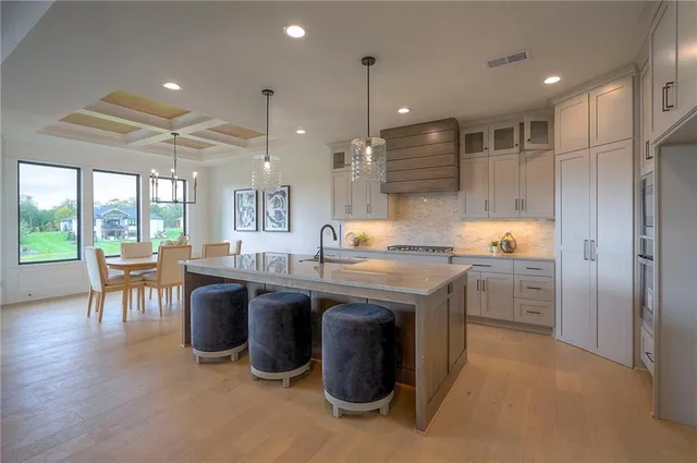 $1,095,000 | 565 South Shore Drive, Lake Winnebago, MO 64034