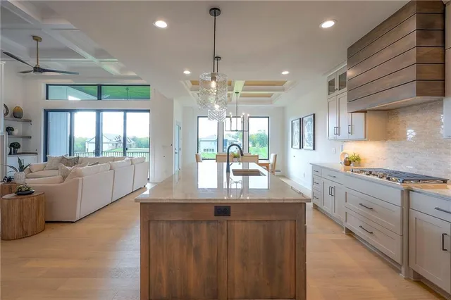 $1,095,000 | 565 South Shore Drive, Lake Winnebago, MO 64034