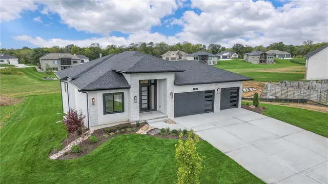 $1,095,000 | 565 South Shore Drive, Lake Winnebago, MO 64034