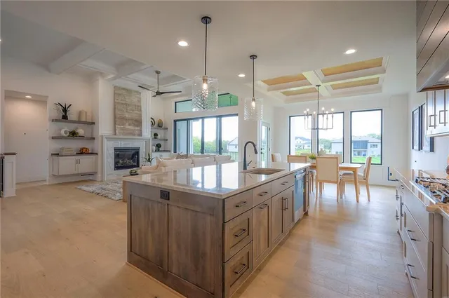 $1,095,000 | 565 South Shore Drive, Lake Winnebago, MO 64034