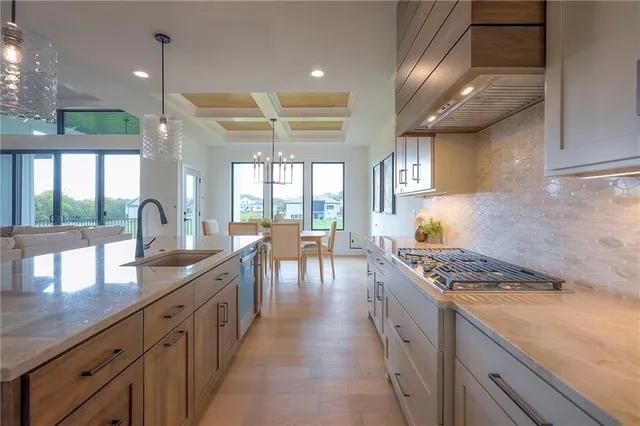 $1,095,000 | 565 South Shore Drive, Lake Winnebago, MO 64034