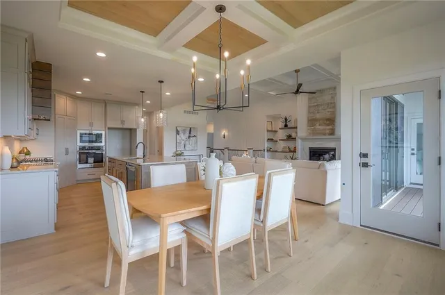 $1,095,000 | 565 South Shore Drive, Lake Winnebago, MO 64034