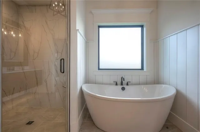 $1,095,000 | 565 South Shore Drive, Lake Winnebago, MO 64034