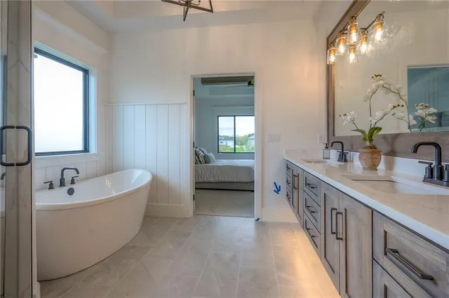 $1,095,000 | 565 South Shore Drive, Lake Winnebago, MO 64034