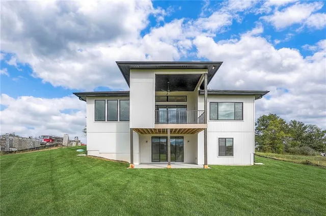 $1,095,000 | 565 South Shore Drive, Lake Winnebago, MO 64034