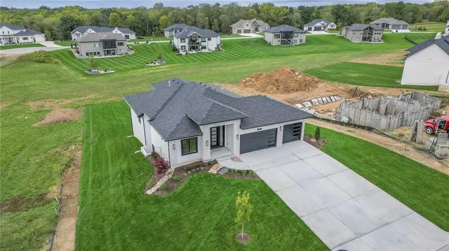 $1,095,000 | 565 South Shore Drive, Lake Winnebago, MO 64034