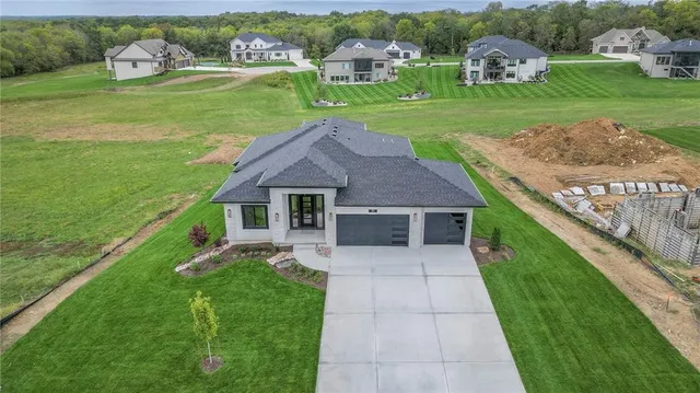 $1,095,000 | 565 South Shore Drive, Lake Winnebago, MO 64034