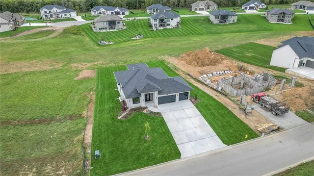 $1,095,000 | 565 South Shore Drive, Lake Winnebago, MO 64034