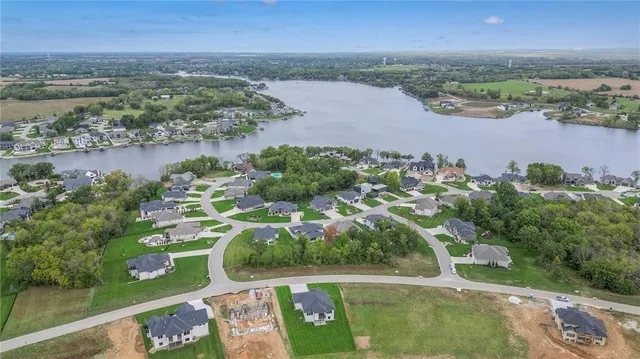 $1,095,000 | 565 South Shore Drive, Lake Winnebago, MO 64034