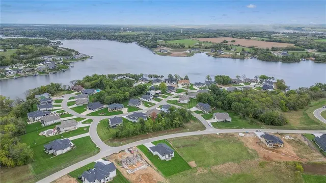 $1,095,000 | 565 South Shore Drive, Lake Winnebago, MO 64034