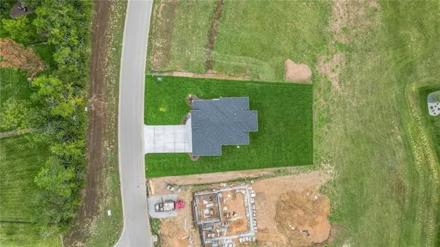 $1,095,000 | 565 South Shore Drive, Lake Winnebago, MO 64034