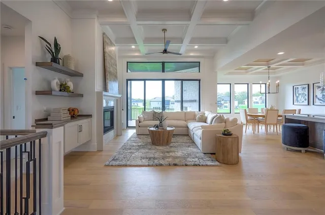 $1,095,000 | 565 South Shore Drive, Lake Winnebago, MO 64034