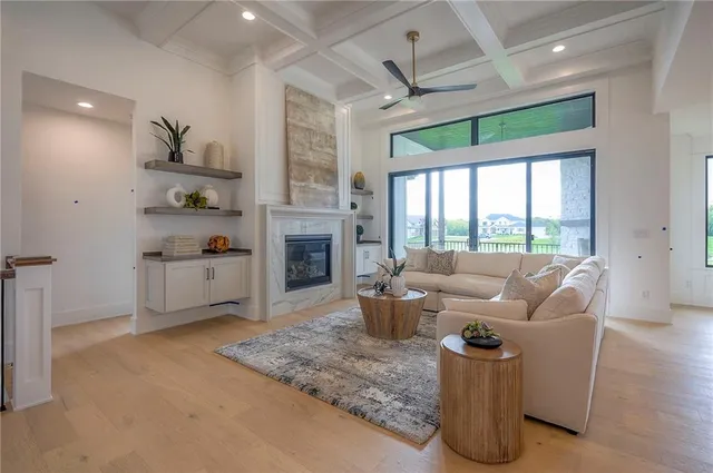 $1,095,000 | 565 South Shore Drive, Lake Winnebago, MO 64034