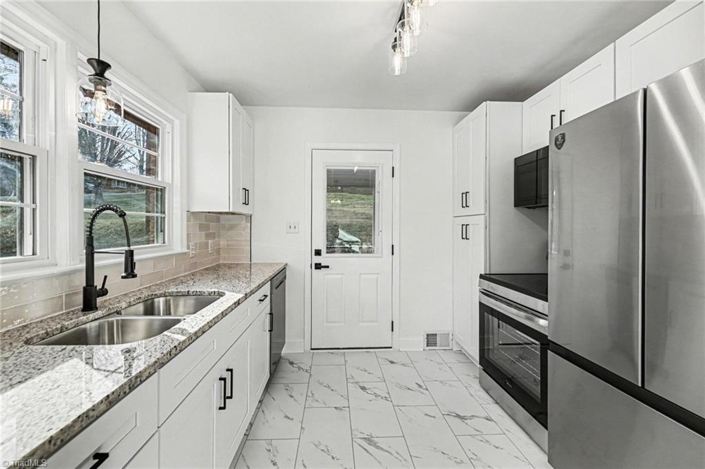 3603 Rolling Road High Point, NC 27265 - Photo 8 of 28