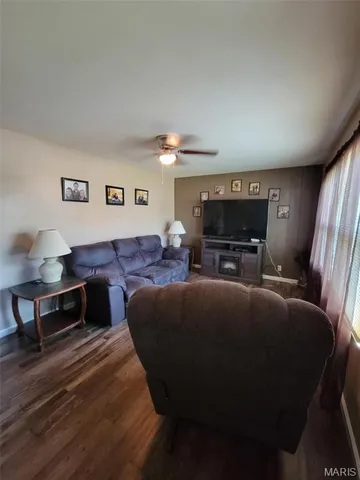 $130,000 | 911 North Sunset Drive, Pinckneyville, IL 62274