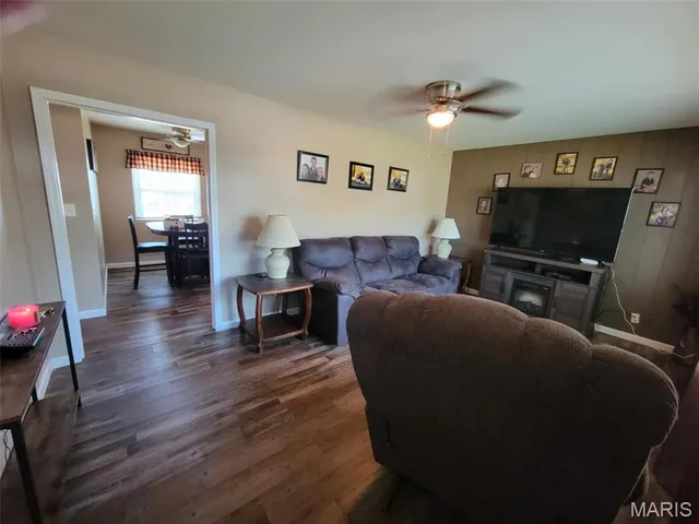 $130,000 | 911 North Sunset Drive, Pinckneyville, IL 62274