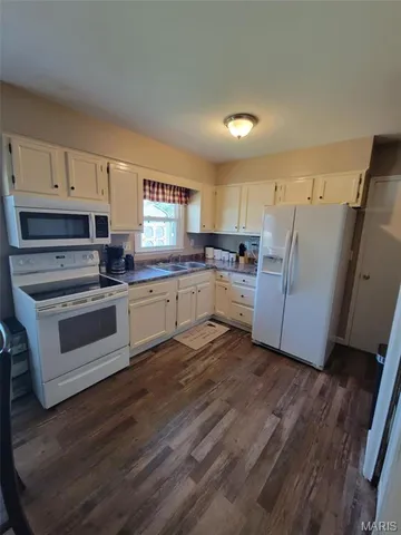 $130,000 | 911 North Sunset Drive, Pinckneyville, IL 62274