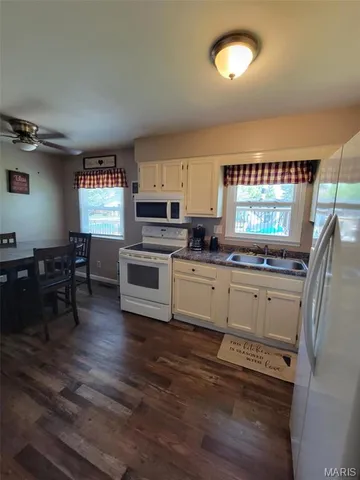 $130,000 | 911 North Sunset Drive, Pinckneyville, IL 62274