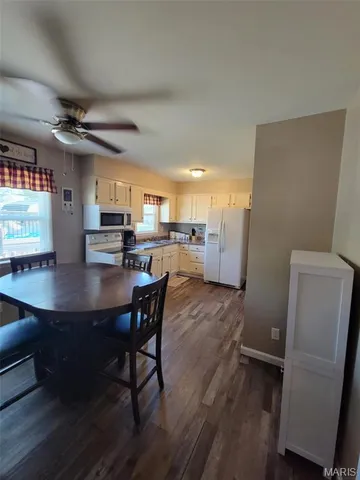 $130,000 | 911 North Sunset Drive, Pinckneyville, IL 62274