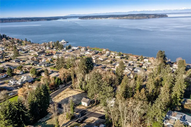 $250,000 | 2005 Nisqually Street, Steilacoom, WA 98388