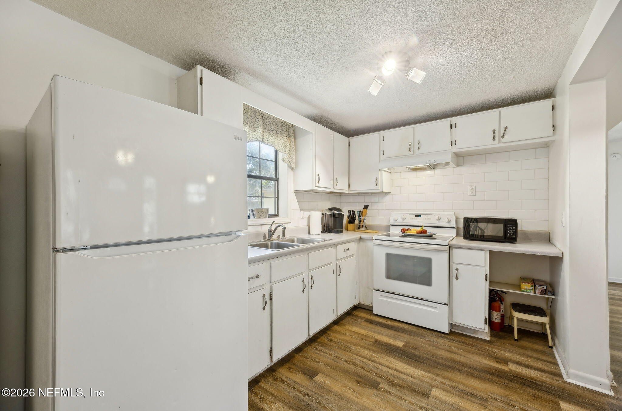 1306 South 4th Street Fernandina Beach, FL 32034 - Photo 16 of 38 17-web-or-mls-20_1306 S 4th St