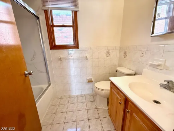 $2,600 | 68 Somme Street, Unit 2, Newark, NJ 07105