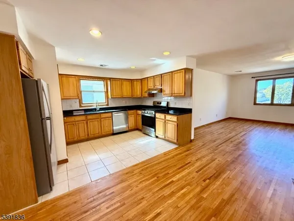 $2,600 | 68 Somme Street, Unit 2, Newark, NJ 07105