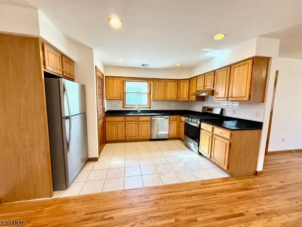 $2,600 | 68 Somme Street, Unit 2, Newark, NJ 07105