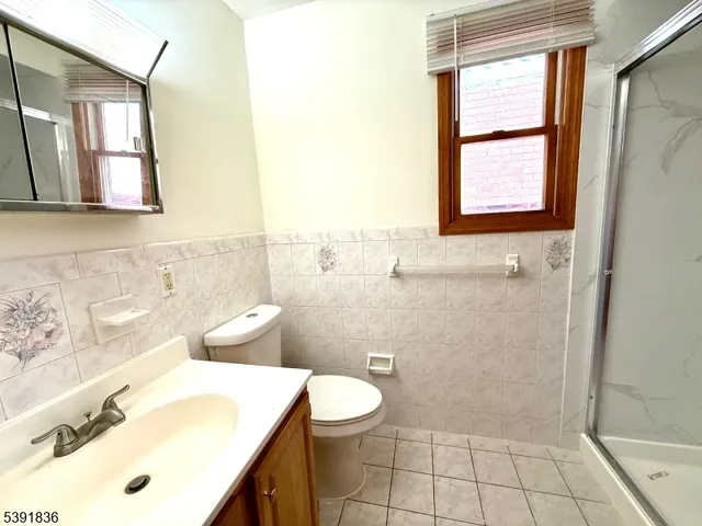 $2,800 | 68 Somme Street, Unit 2, Newark, NJ 07105