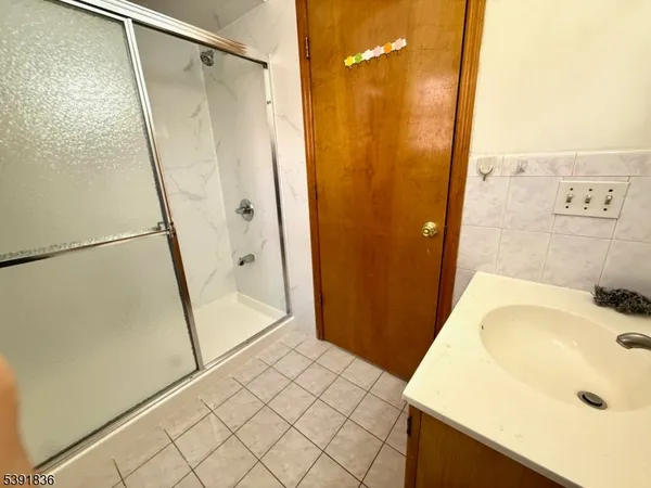 $2,600 | 68 Somme Street, Unit 2, Newark, NJ 07105