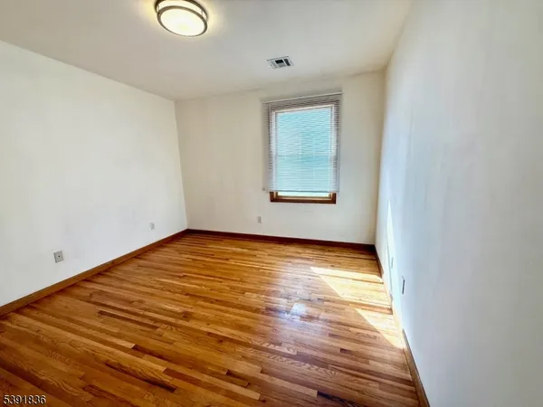 $2,600 | 68 Somme Street, Unit 2, Newark, NJ 07105