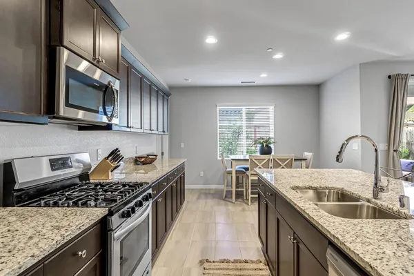 $469,500 | 649 Wood Crest Avenue, Madera, CA 93636