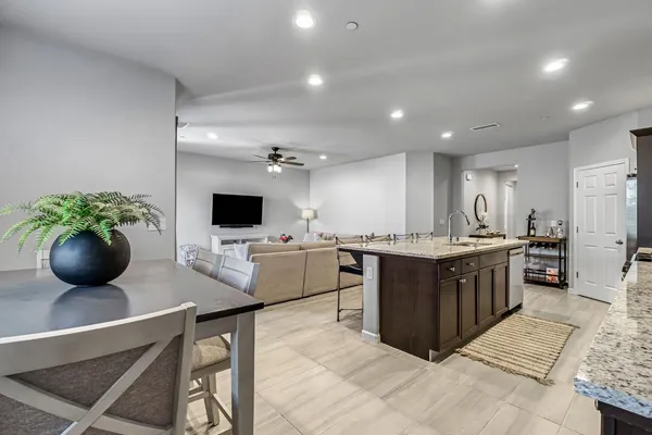 $469,500 | 649 Wood Crest Avenue, Madera, CA 93636