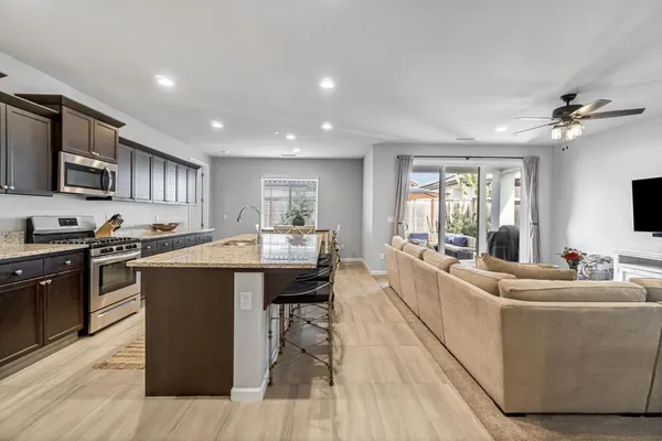 $469,500 | 649 Wood Crest Avenue, Madera, CA 93636