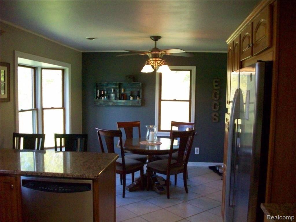 7411 McCandlish Road Grand Blanc, MI 48439 - Photo 4 of 31 100_2432.JPG