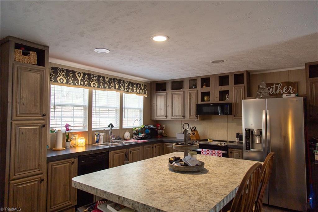 4106 Congo Road Wilkesboro, NC 28697 - Photo 4 of 23