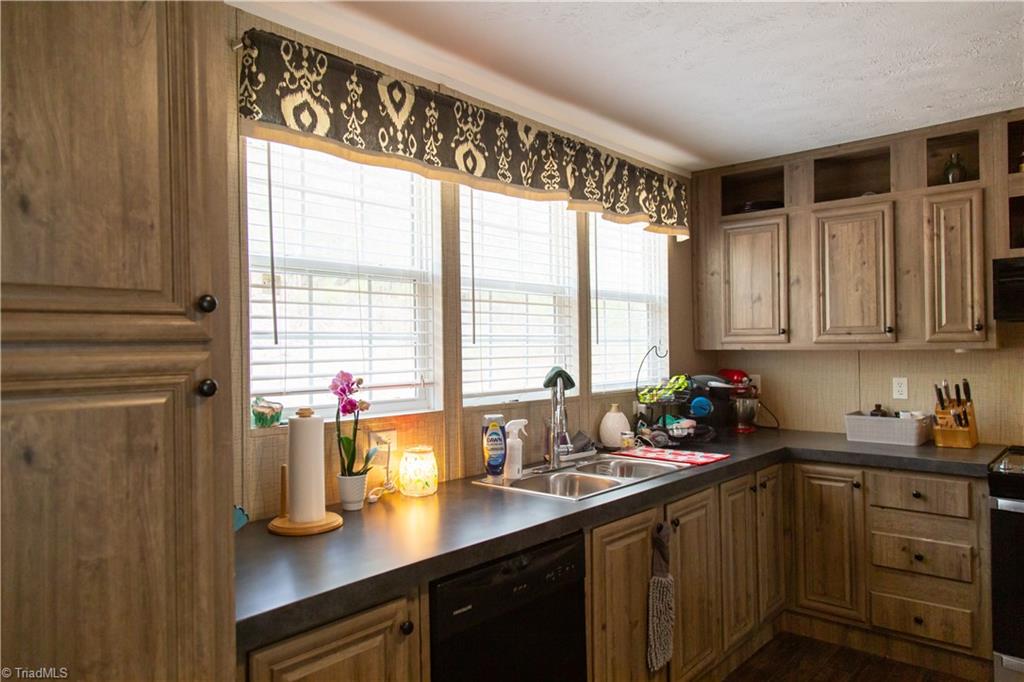 4106 Congo Road Wilkesboro, NC 28697 - Photo 5 of 23