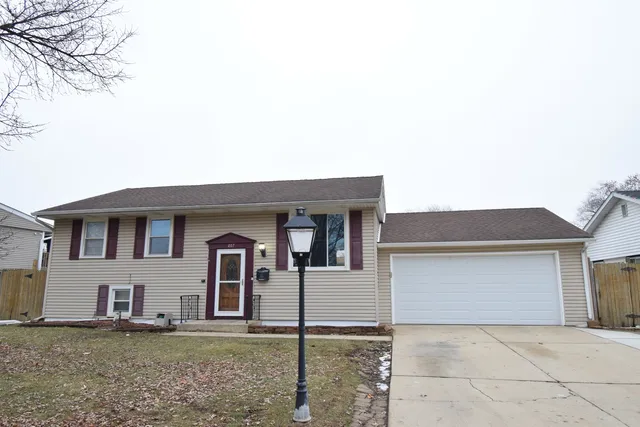 $349,900 | 407 Concord Drive, Streamwood, IL 60107
