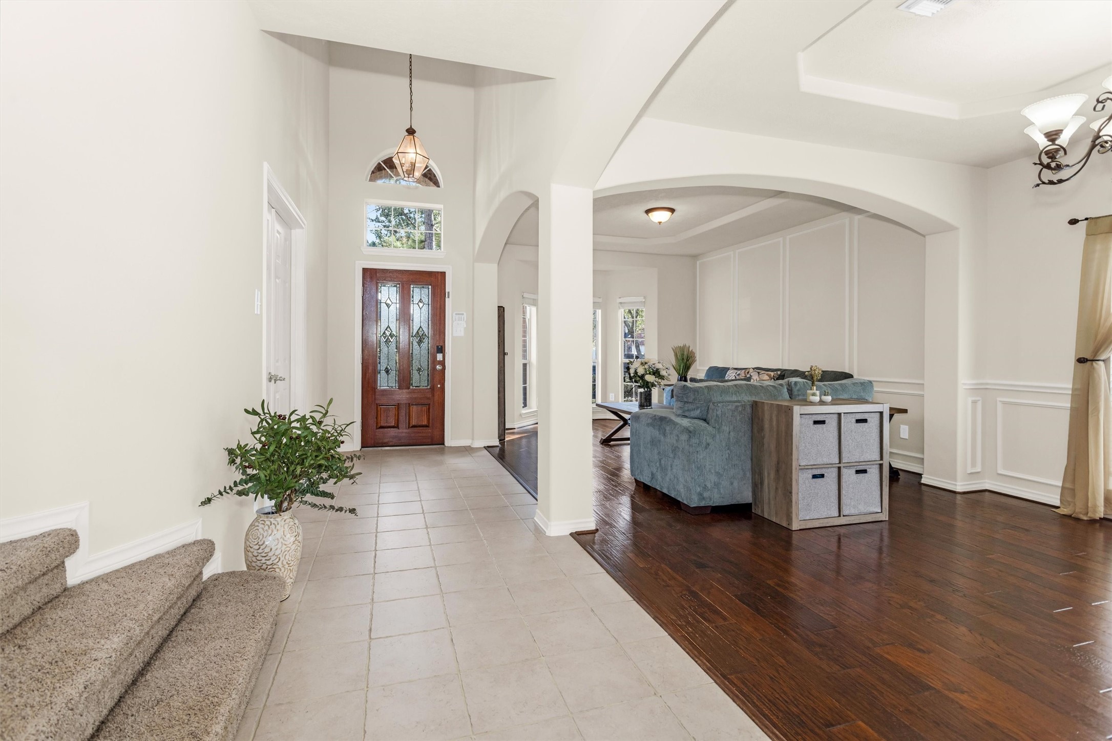 3211 Burton Ridge Drive Spring, TX 77386 - Photo 4 of 49 a hallway with chandelier and wooden floor