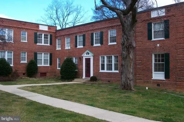 $1,995 | 1805 Key Boulevard, Unit 511, Arlington, VA 22201