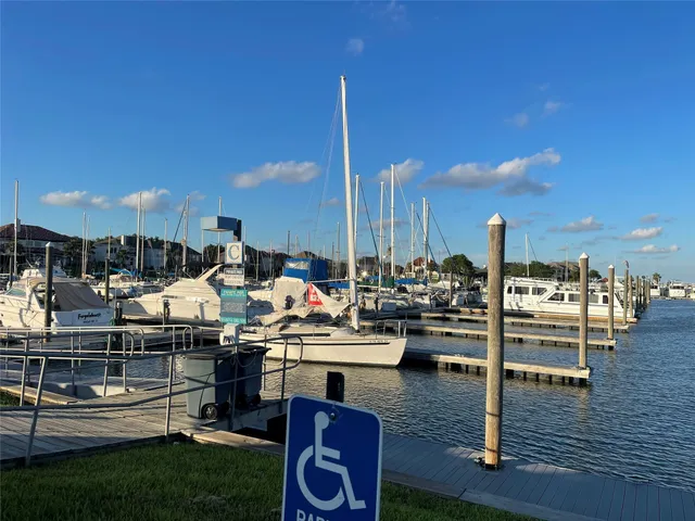 $3,100 | 304 Lago Vista Street, Kemah, TX 77565