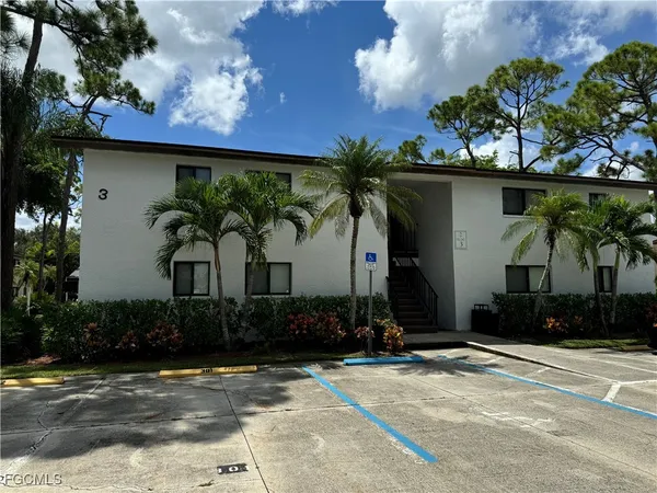 $1,300 | 7961 Gladiolus Drive, Fort Myers, FL 33908